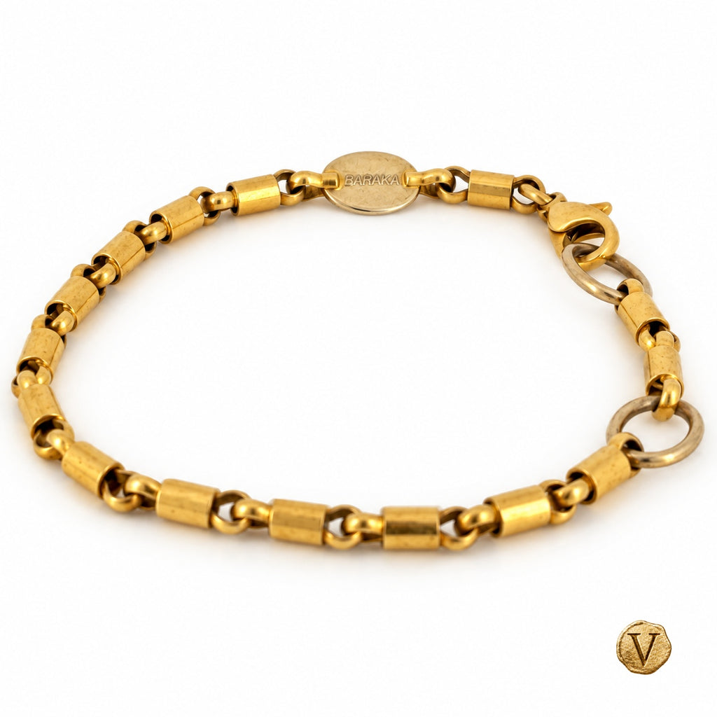 Angled view of the Barakà bracelet, signed disc and two-tone links