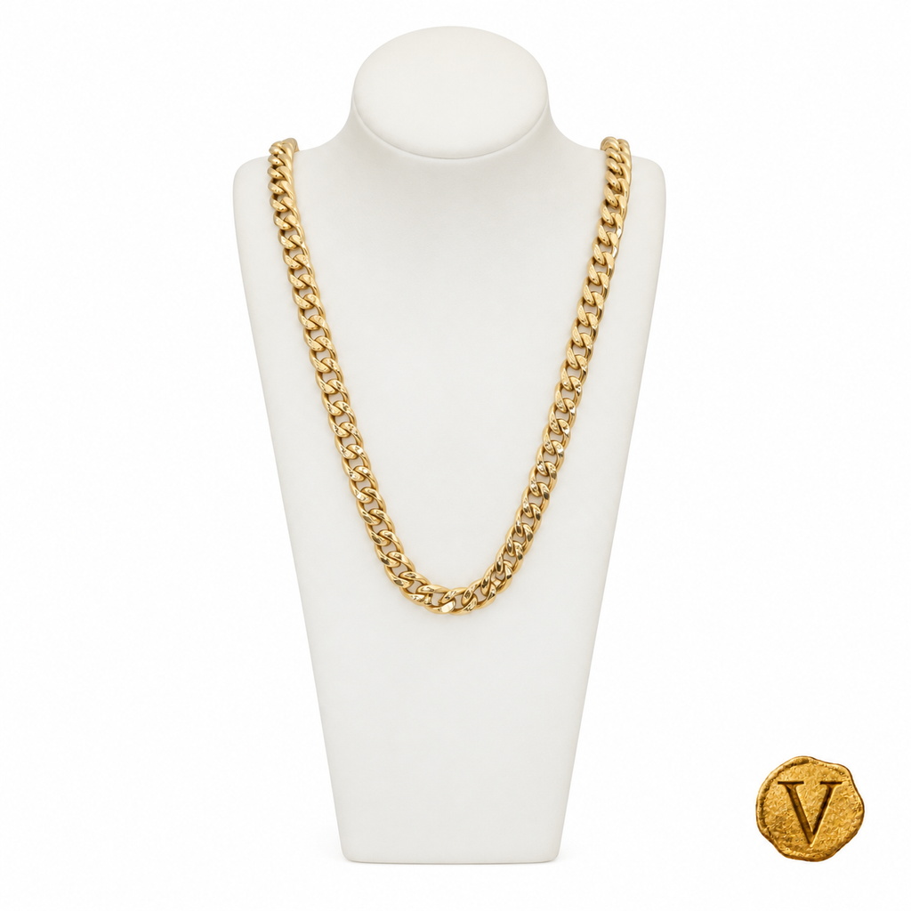 La Cubaine — Signature de Corée, solid 18ct gold curb chain on a display bust