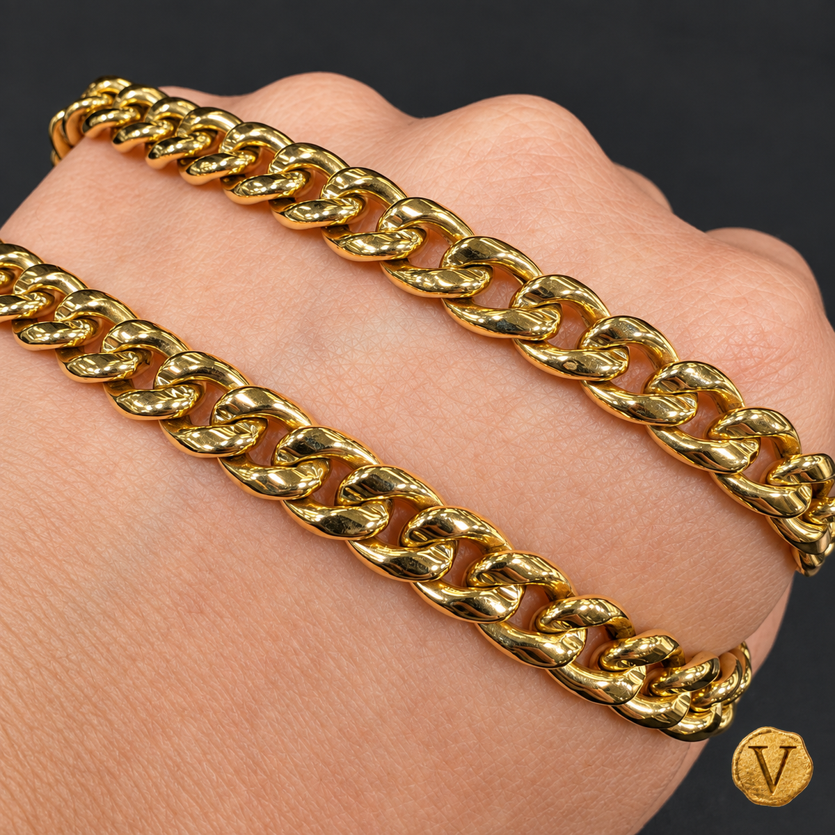 LeeGold chain across the hand showing its scale