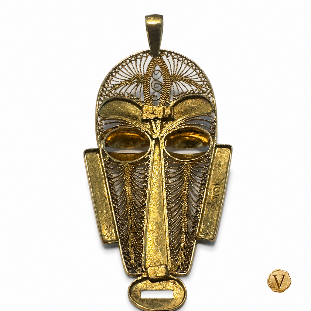 Le Masque d'Or 18ct gold filigree pendant, 750 hallmark visible, clean white catalogue background, Victoire V stamp